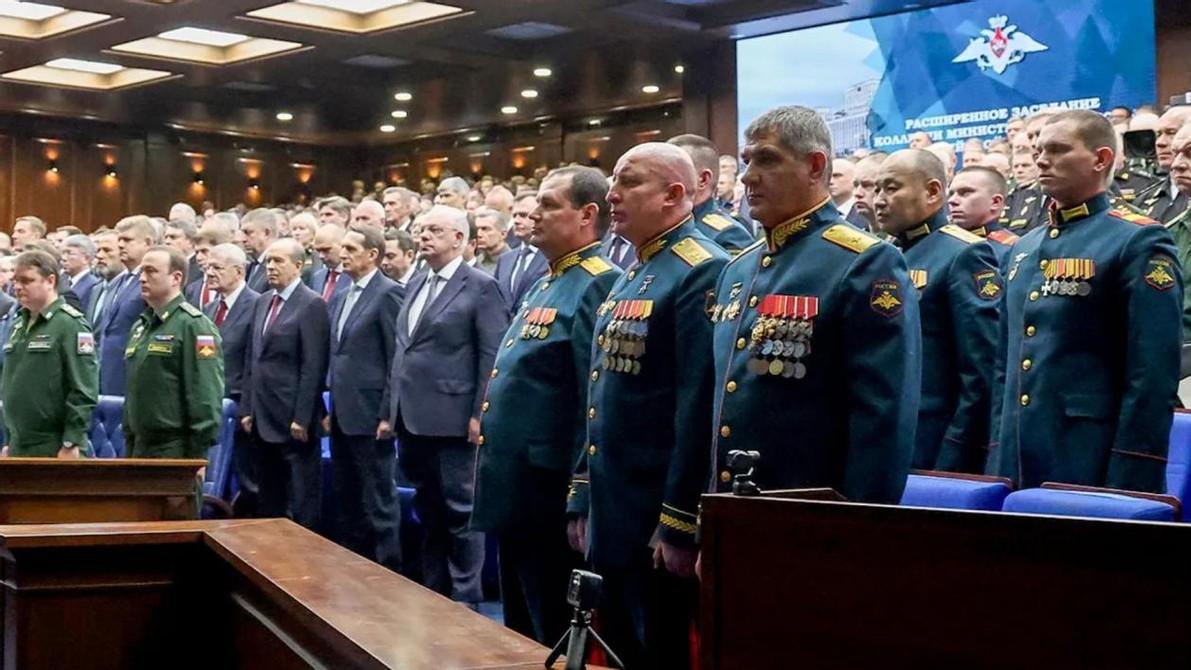 普京召开俄军大会，警告乌克兰若不屈服，俄将武力解放历史领土