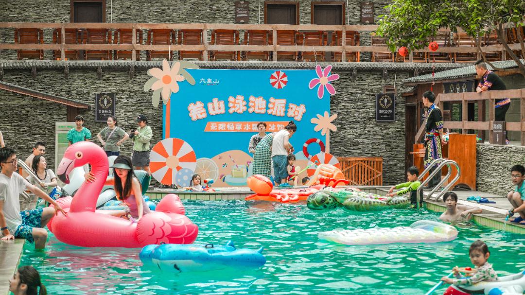 九皇山“冰雪 + 流萤”双绝，引领川渝夏日避暑新潮流