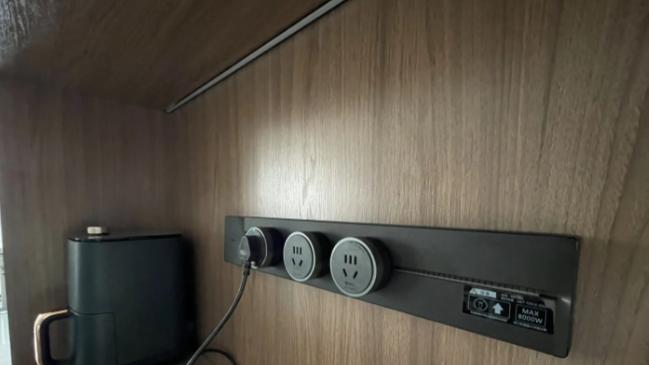 危险！插线板的3个错误用法，实验2分钟起火，很多人还在用！