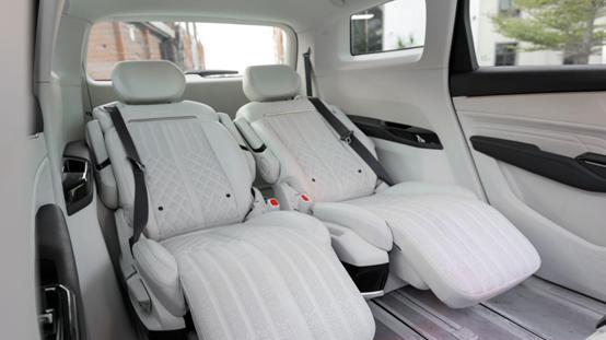 别克GL8的平替，6座还配混动系统，才不到15万