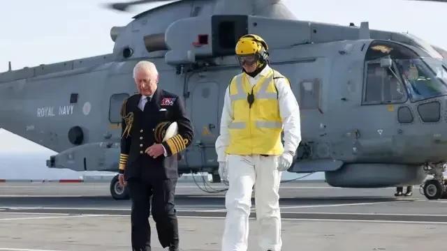 眼见美航母进西太，英国航母也冲向中国，英媒1艘顶2艘中国航母