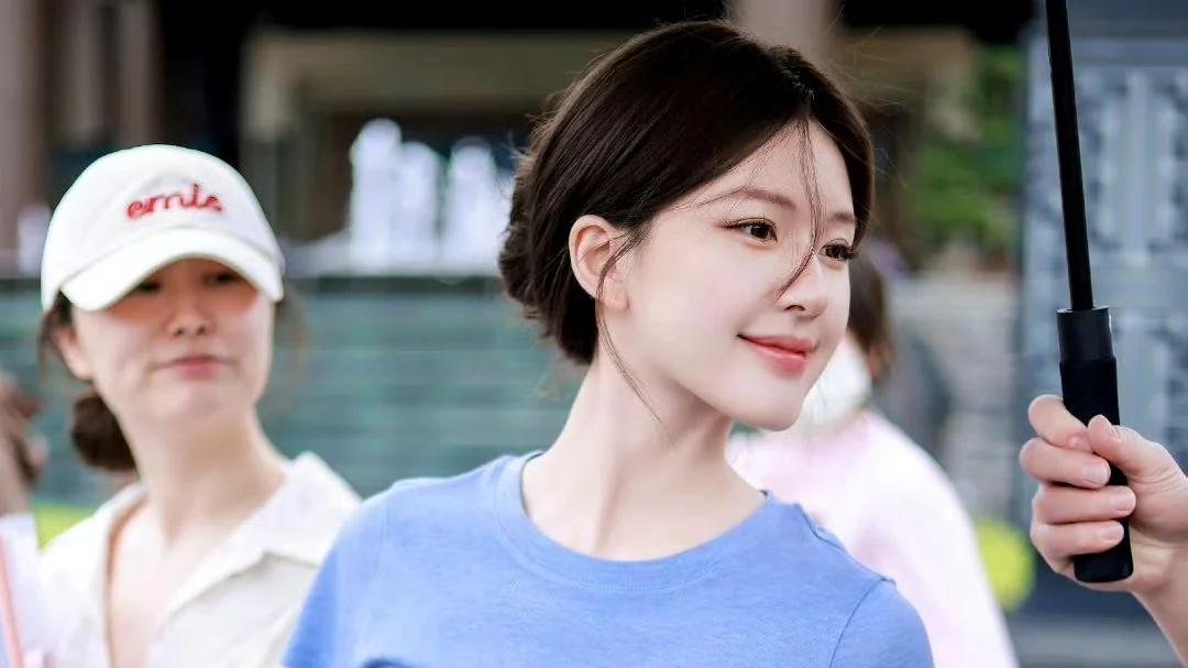 赵露思暴瘦住院后，张一山也瘦成竹竿，为何明星执着变“纸片人”