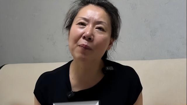 27岁女孩家门口被害后续！凶手是邻居有精神病，母亲坚持起诉物业