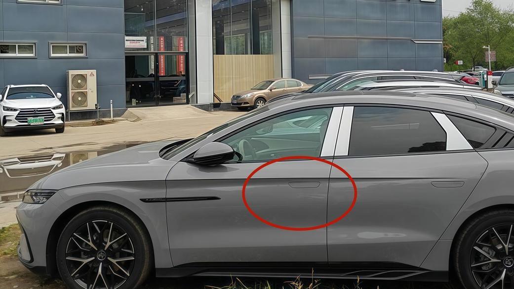 花20万买车，隐藏式门把手冻住打不开？唐DMI为啥坚持用机械款？