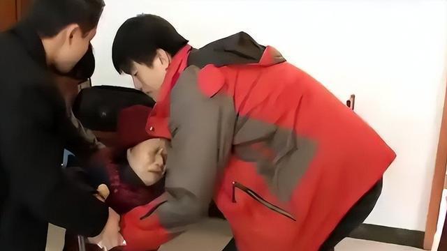 回顾：是老人变坏了？还是坏人变老了，2013年男孩扶跌倒老人被要百万