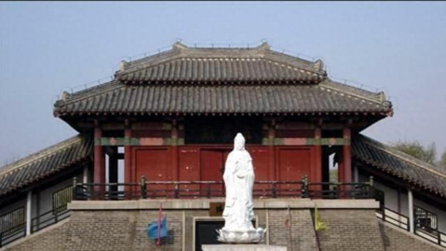 孟姜女庙一副“奇对联”，难倒众多才子，郭沫若微微一笑轻松读出