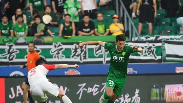 申花的前锋，国安的后卫，大连引援领先保级队 黄子豪和水哥新老配