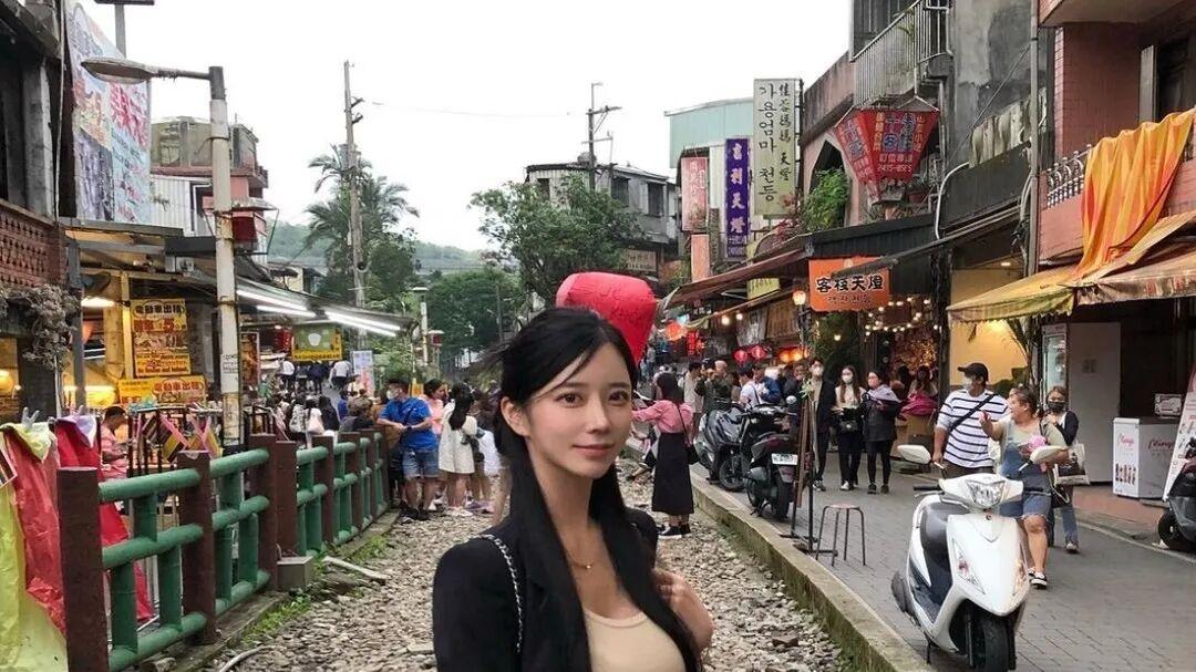 亚洲美女写真：确实让人心动呵！