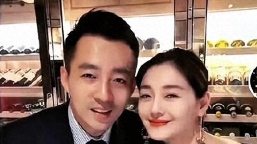 大S旅行中离世，母亲哭肿双眼，才明白刘晓庆翻脸的决定没有错