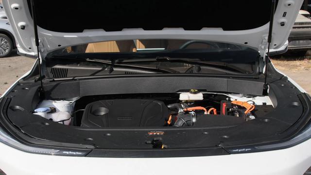 吉利又出“狠货“，油耗低至1.05L，标配女王座椅，带劲吗？