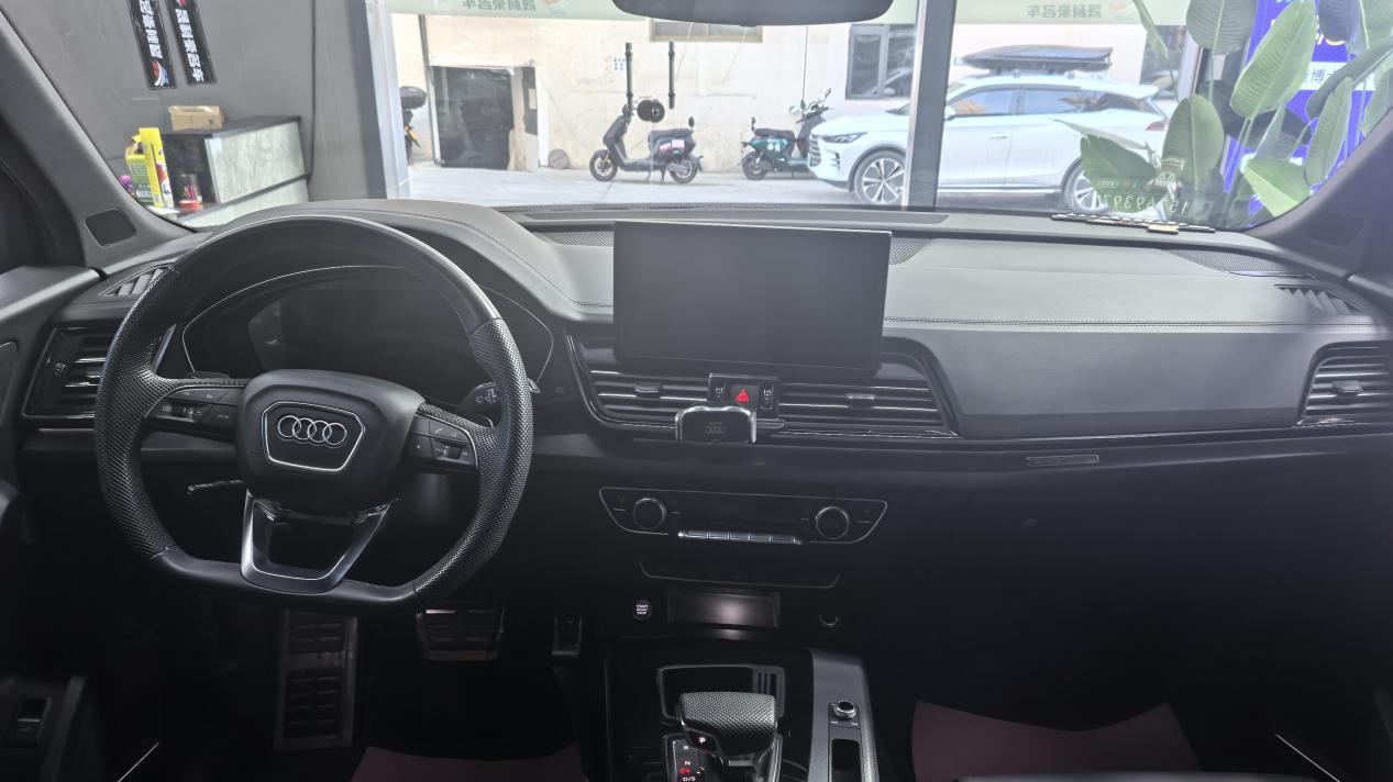 准新奥迪Q5L，2万公里一手车，豪华动感之选！