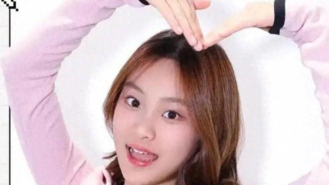 甜馨出单曲，又甜又美！讨厌李小璐的沉默了，她把甜馨教得太好了
