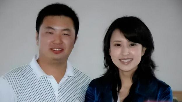 一条紧身裤，戳穿了央视主持张蕾“真实处境“，这种局面她实属无奈