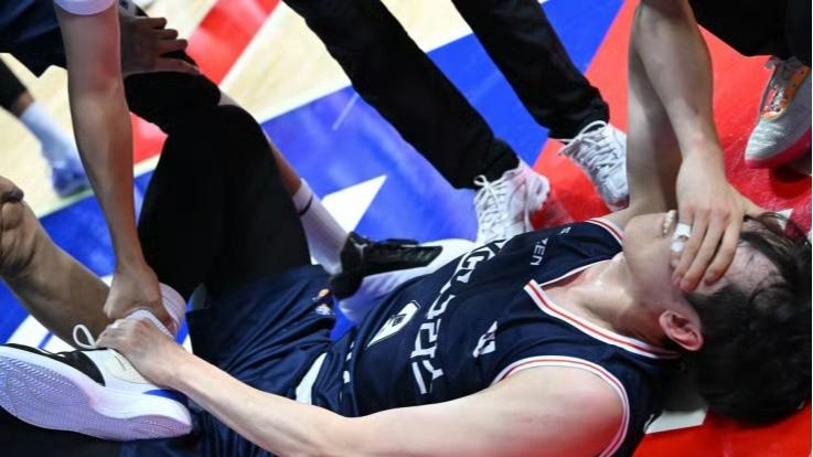 拥有三外援的北控以16分的分差不敌中国男篮，周琦被国际篮联点名