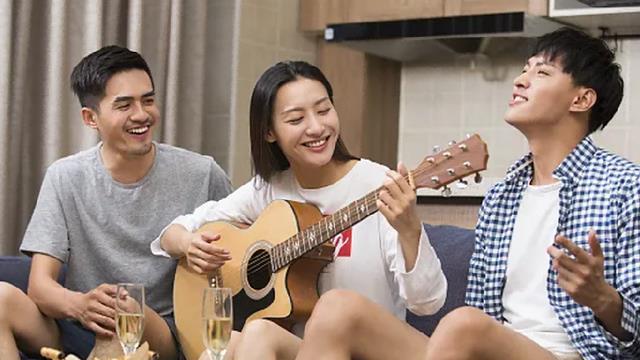 郎咸平：如果都不生二胎, 三胎，50年后中国可能变成5.8亿人，很危险