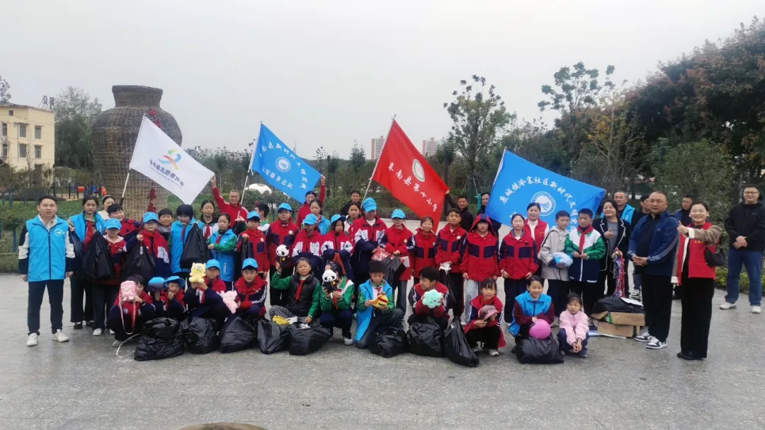 阜阳阜南：为爱弯腰，益起捡跑！