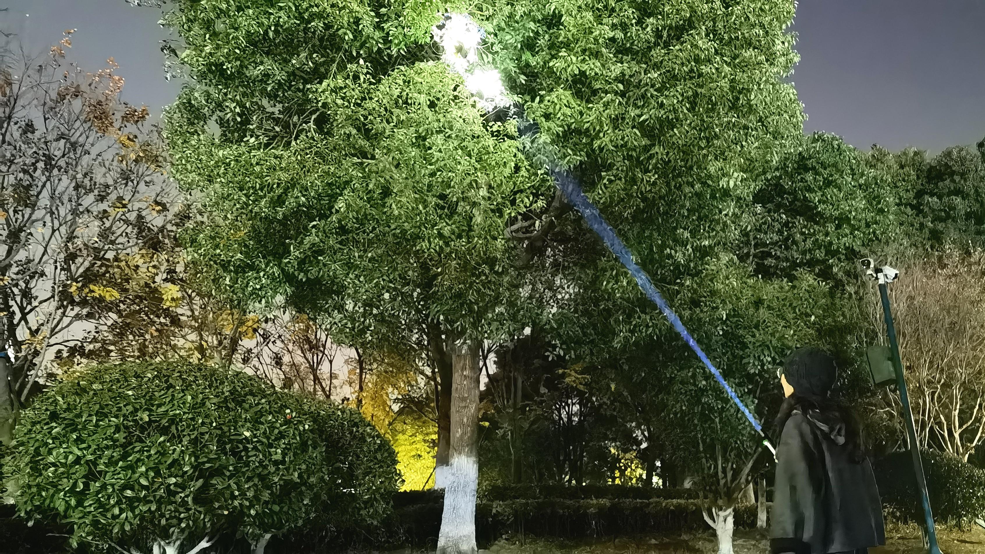 得力便携车载破窗手电筒，家用常备多面手