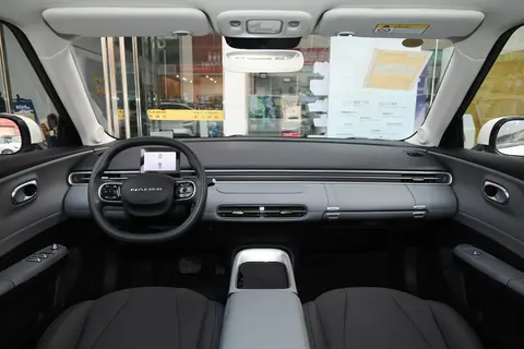 女生买车有多难？试试这辆焕新上市的纳米01，或许会有惊喜