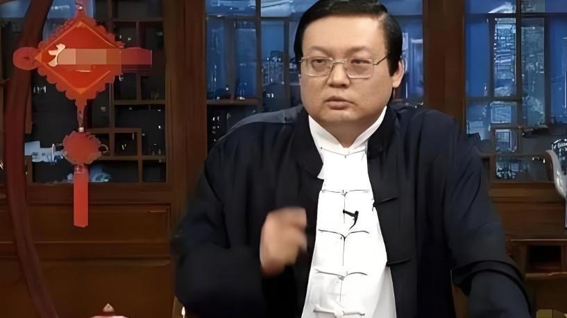 “一代铁嘴”梁宏达，从爆火到“销声匿迹”