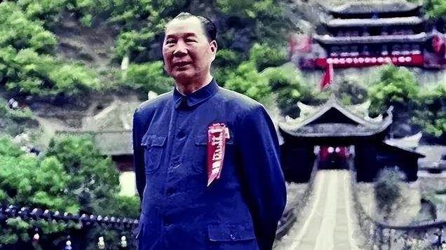 1997年，冒充驻港司令员夫人、杨成武女儿的千面女骗子落网始末