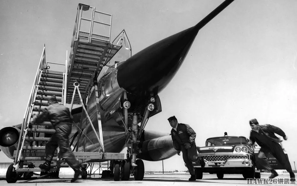 65年前 B-58“盗贼”超音速战略轰炸机正式服役 专业就是投放核弹