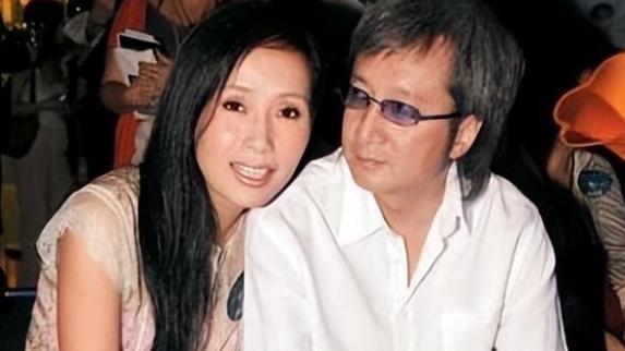 结婚36年无子，容忍丈夫在外找女人，叶童的豪门生活真的幸福吗？