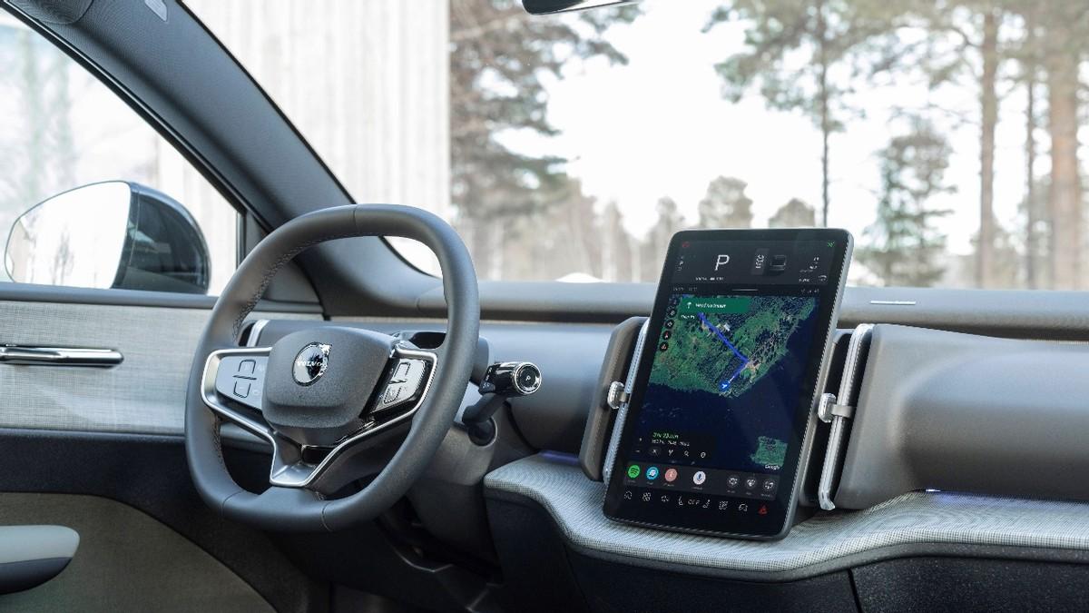 “硬刚”雷军，李书福打响正面战场第一枪，沃尔沃领衔