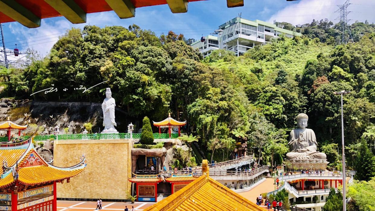 马来西亚这座中华寺庙，竟然建在赌场旁？据说来拜佛的大都是赌徒