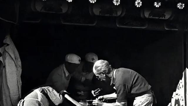 他救了贺子珍一命，毛主席写7个字感谢他，30年后这7字救了他全家