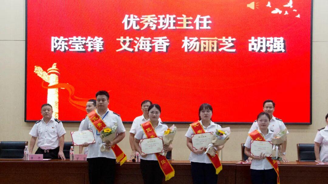 南昌向远轨道技术学校隆重举行庆祝第41个教师节暨表彰大会