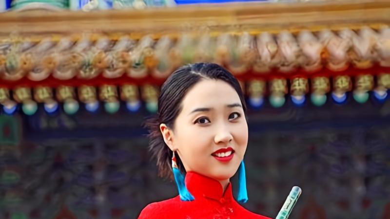 火遍全网！中国歌剧舞剧院演奏家蹲公园吹笛，民族乐圈粉无数，网友却操心生计