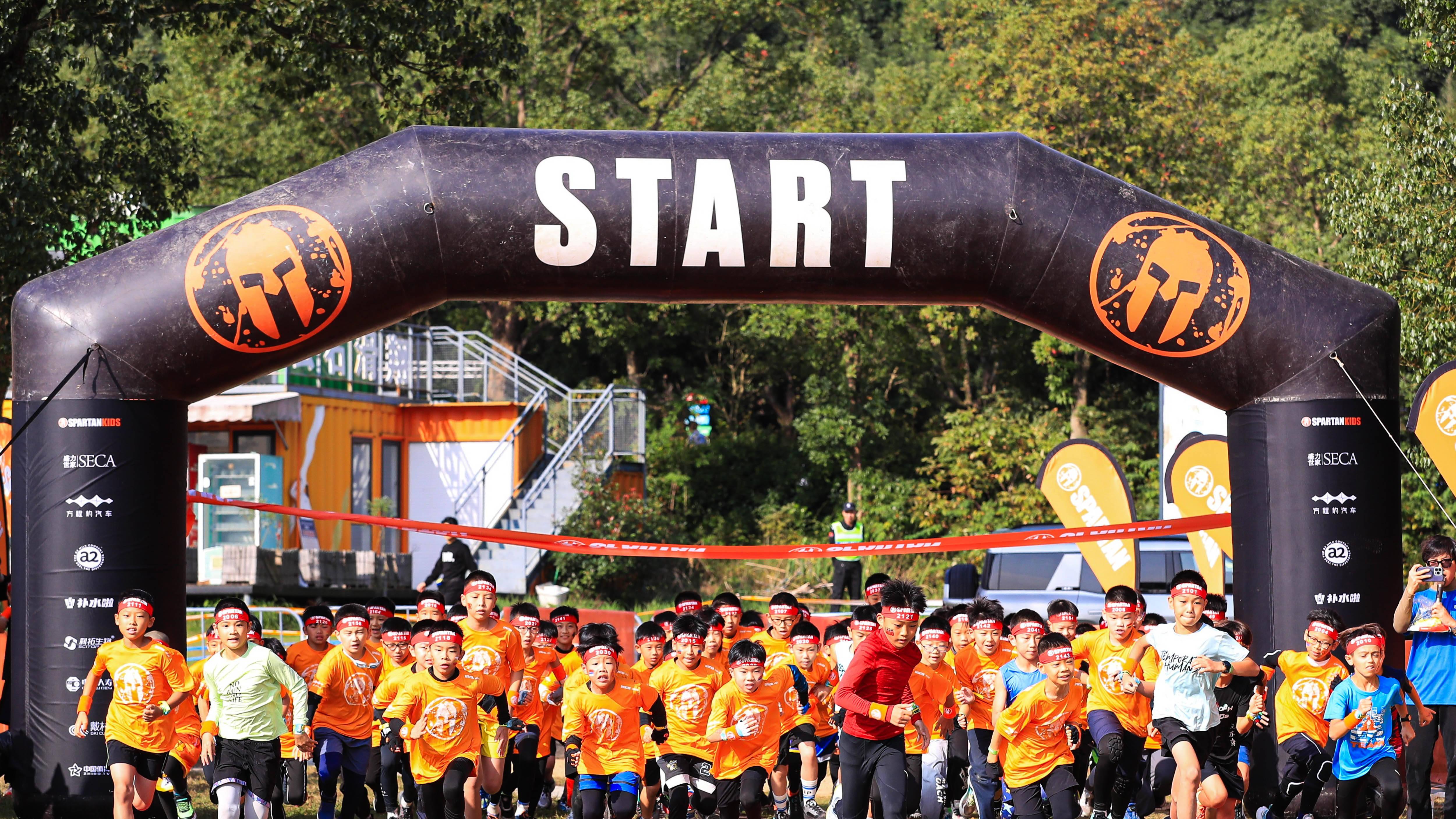 斯巴达勇士儿童赛杭州站开幕 近四千名小勇士完成周末挑战