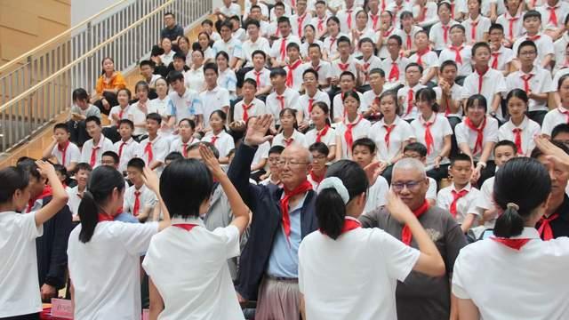 阅兵励志承先烈 抗战精神铸国魂 西安高新一中实验中学开展纪念抗战胜利80周年主题活动