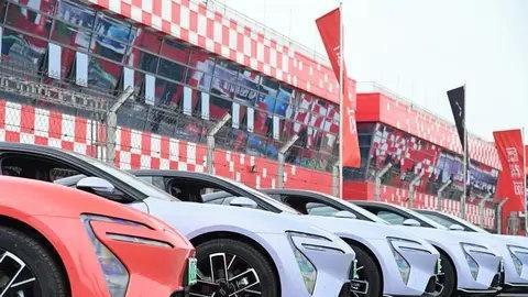 含“华”量最高的20万级新能源轿跑，阿维塔06能否击破Model 3