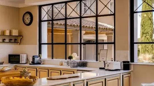 感受普罗旺斯的心跳：一座隐匿于山间的梦幻庄园