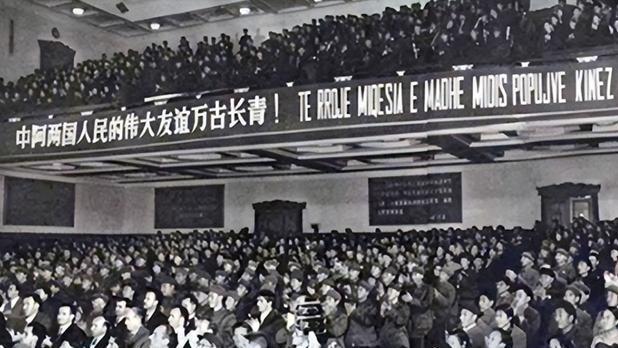 三船小麦，运往饥饿中的中国，最后调头送给了阿尔巴尼亚