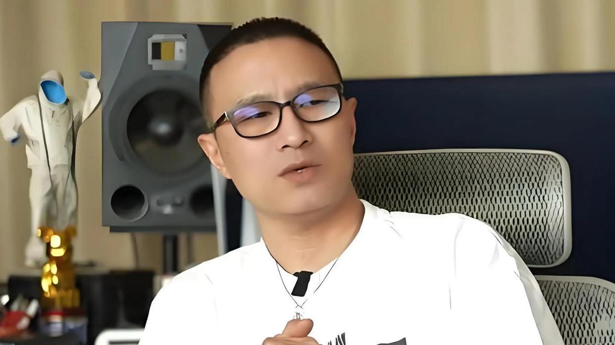 54岁汪峰又要当爹了？小20岁女友森林北小腹隆起，果真是宝刀未老