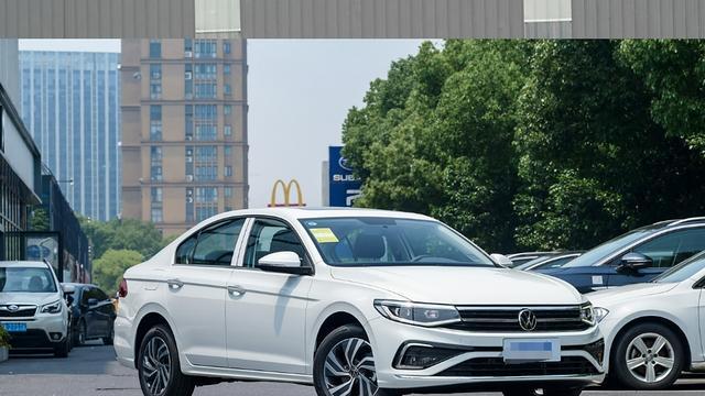 宝来无疑是同级别车型中的佼佼者