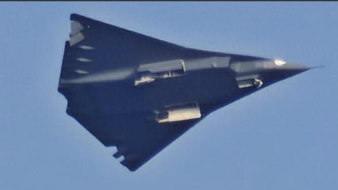 对中国六代机，美空军部长终于回应：太贵玩不起，中国领先就领先！