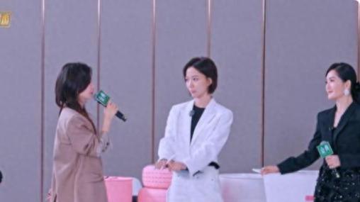 乘风2025火药十足！宋妍霏无心之言引争议，谭薇“站队”反转
