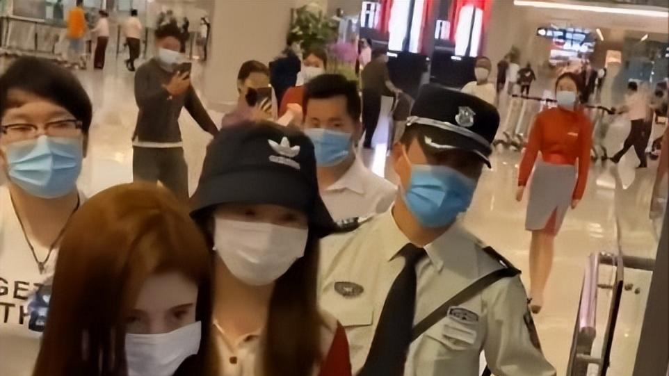 与民同乐？真把自己当皇帝！怪不得央视要点名批评，内娱醒醒吧！