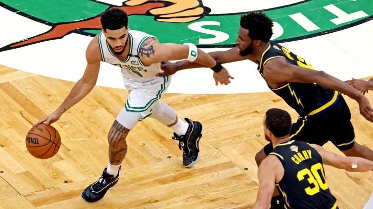 挡名遮脸看成就，26岁荣誉满身！为何不被认可？塔图姆为自己代言