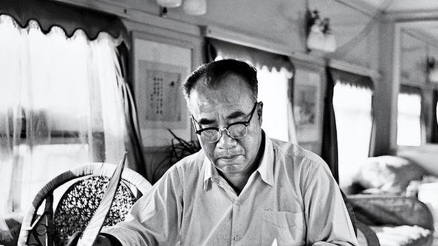74年彭德怀去世后，朱德得知其遗愿，泪流满面：你们为啥不告诉我