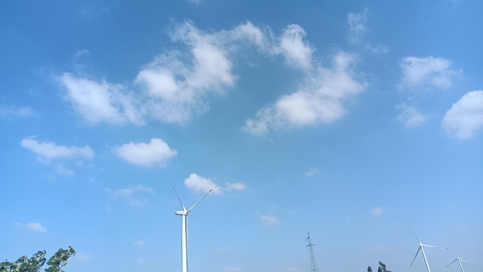 啥叫“略高于”？此地教师人均工资收入比公务员高一元，直观明了