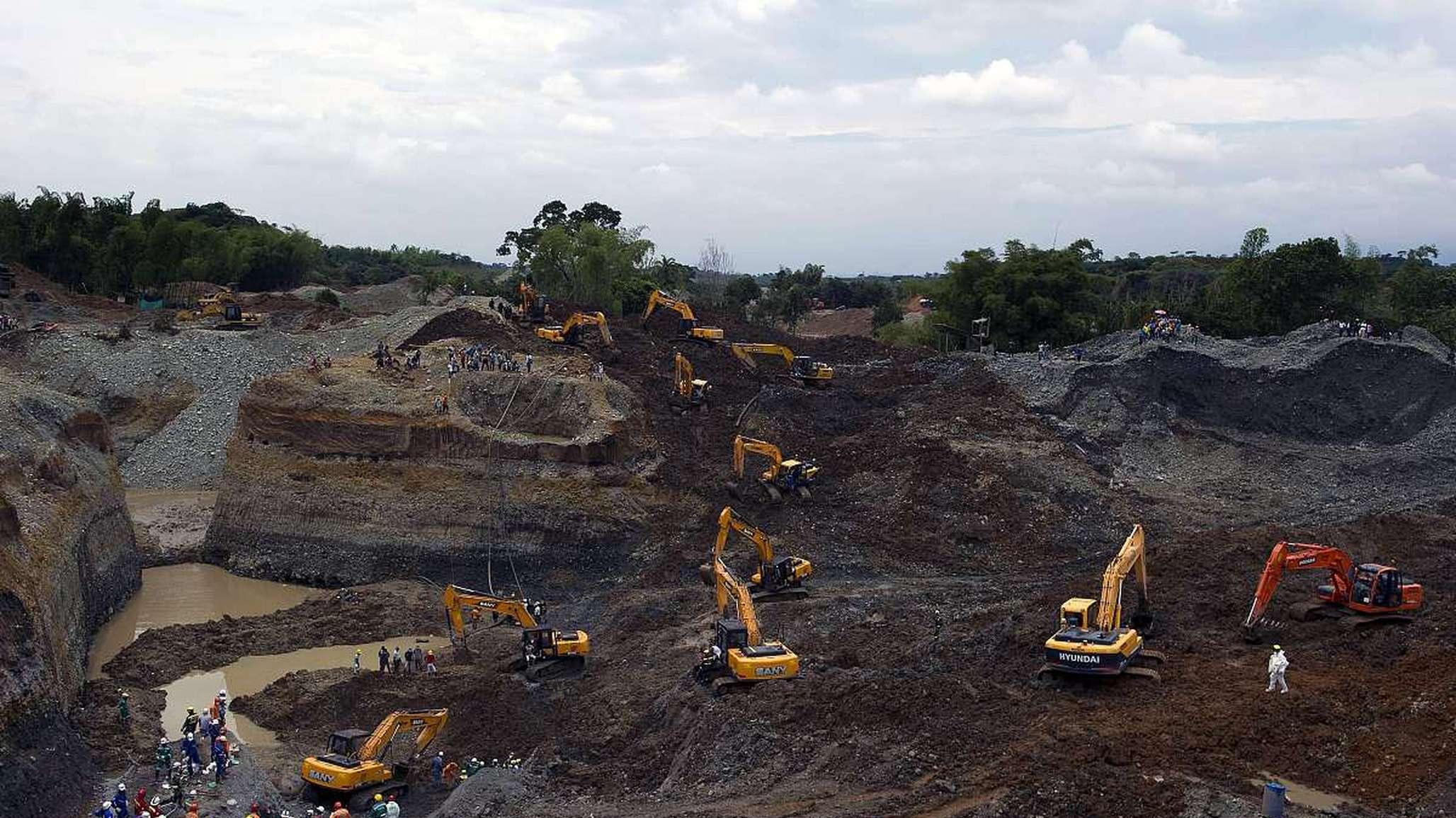 中国刚松手，特朗普改变打法，多条不利消息传来