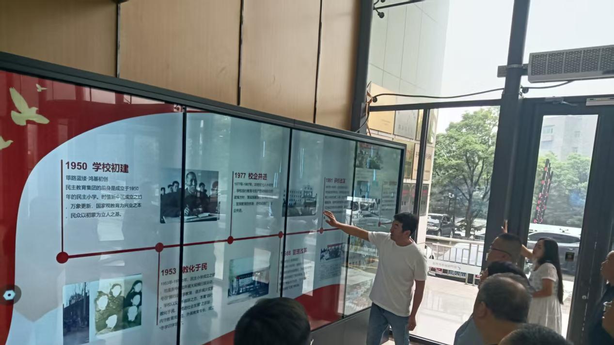 数字信息交互墙定制化优势：图书教育行业数字化转型的智能引擎