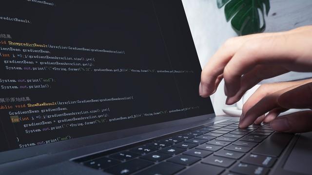 网站设计总改来改去？试试前后端分离，让调整变得像换衣服一样轻松！