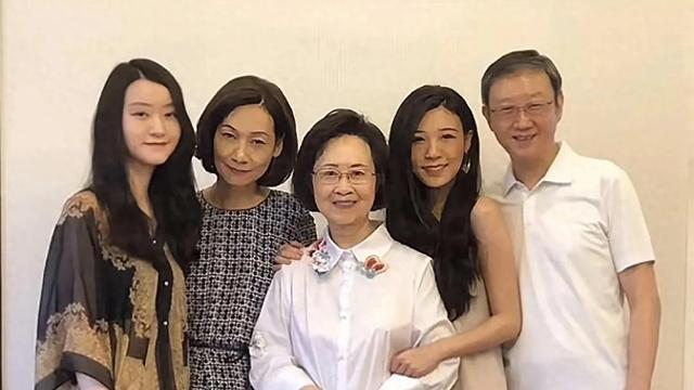 琼瑶离世仅一月，竟遭无良消费，其子发声遣责