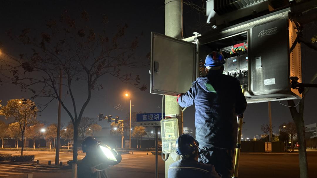 荆门市掇刀区发改局协调完成亿纬动力零区跨路供电线路抢修工程