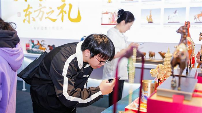 “朱炳仁·铜”首秀第三届“良渚论坛” 以铜为媒点亮文化对话之光